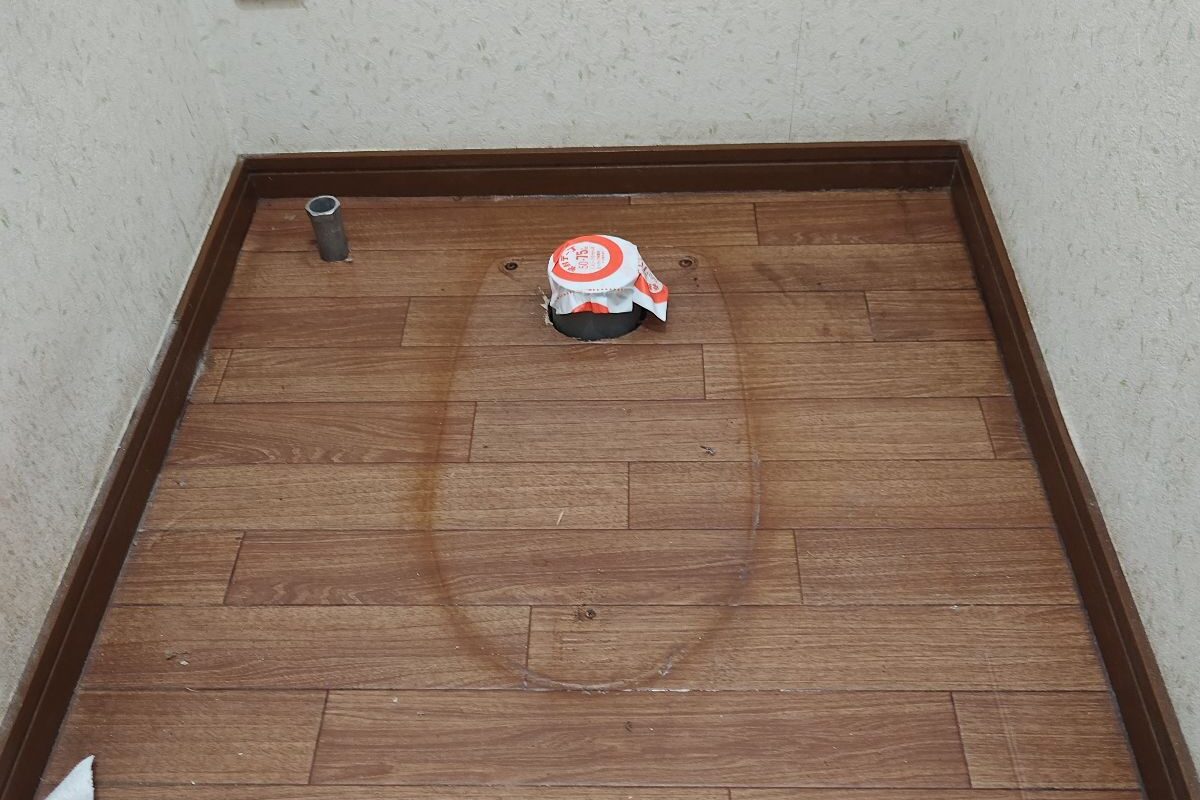 既存トイレの撤去