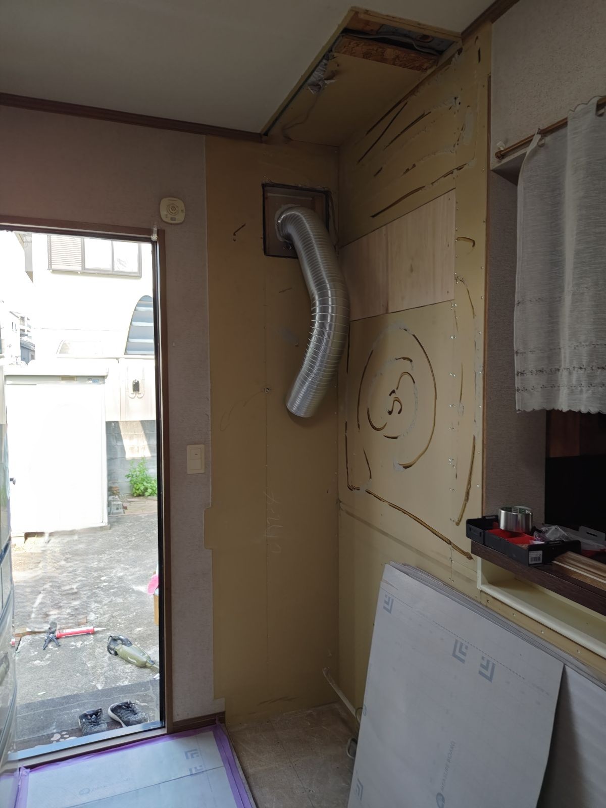 ② 既存キッチン解体後